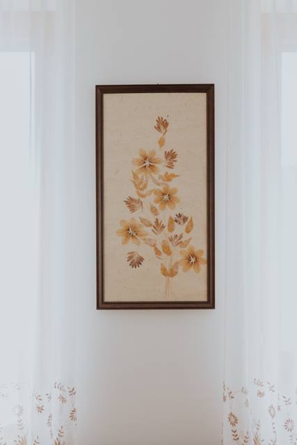 Camera Chiara, quadro di fiori secchi