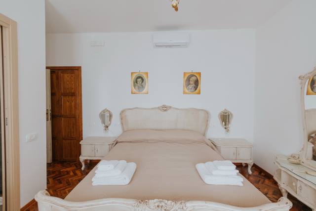 Camera Chiara, il letto
